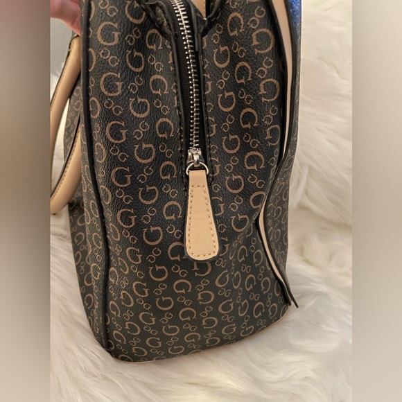 Guess Handbag - Picture 4 of 12